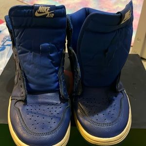 Project shoes or just a treasure for some one. Son want to coffee dye the white.